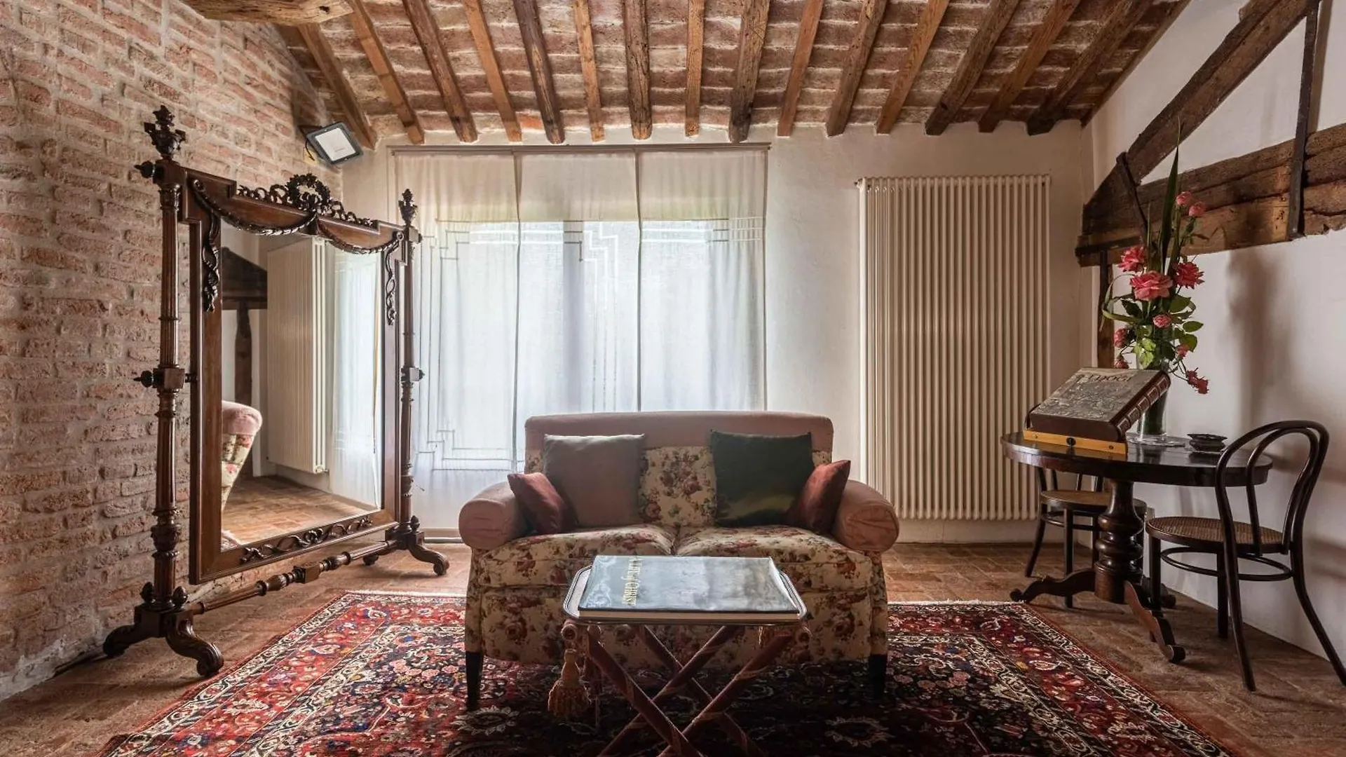 Scuderia Country Mansion 3300Squarefeet Villa Vanzo