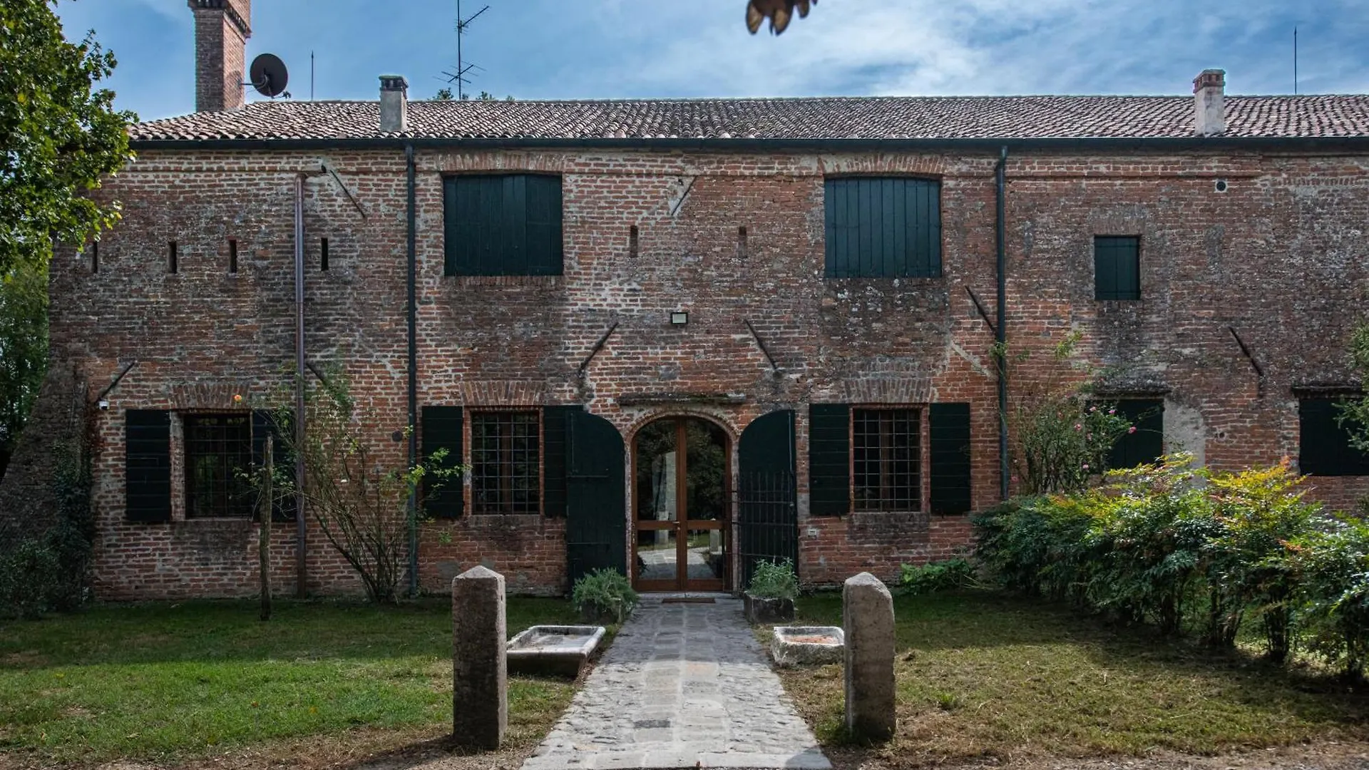 Scuderia Country Mansion 3300Squarefeet Villa Vanzo Italy