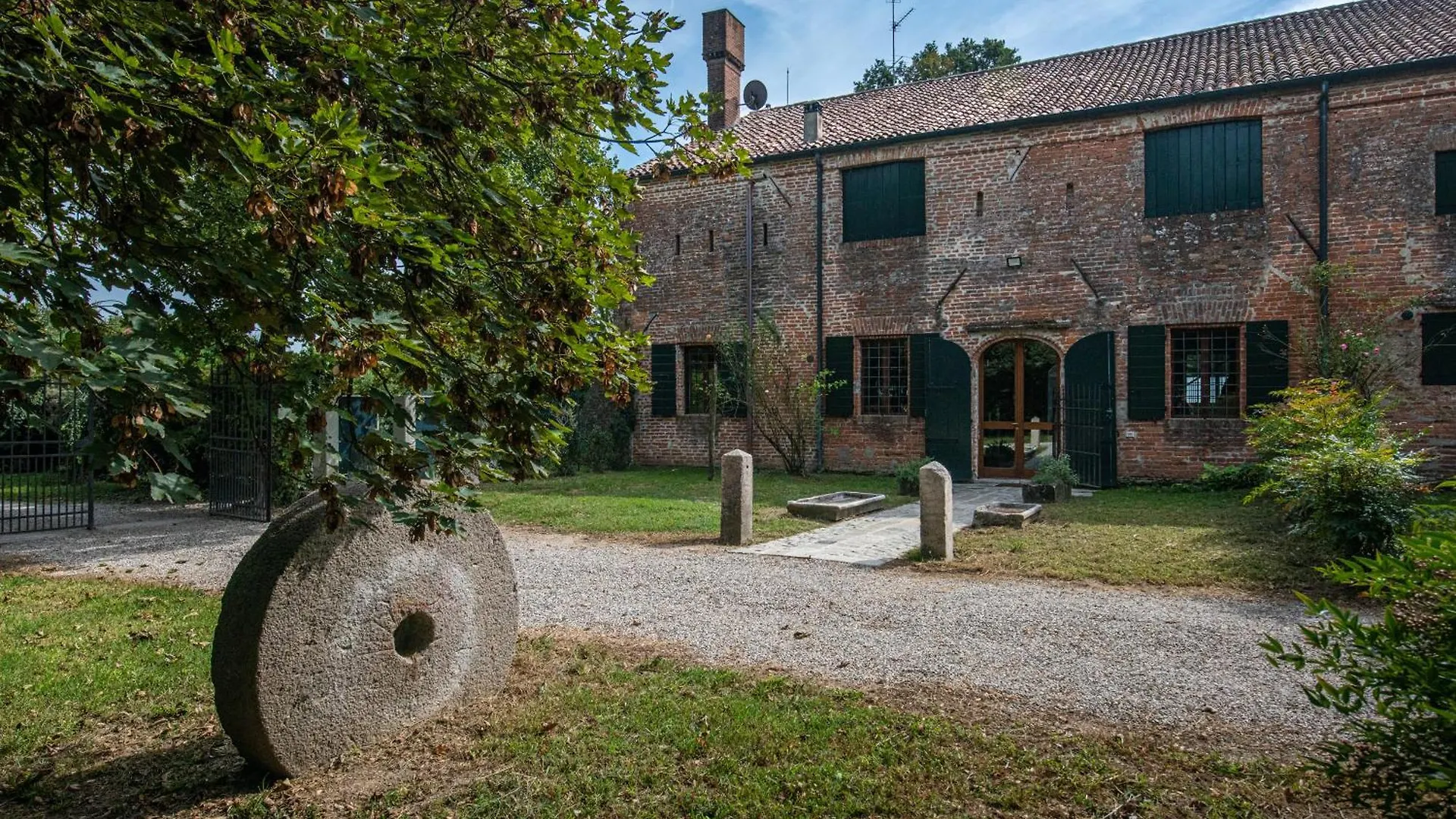 Scuderia Country Mansion 3300Squarefeet Villa Vanzo 0*,  Italy
